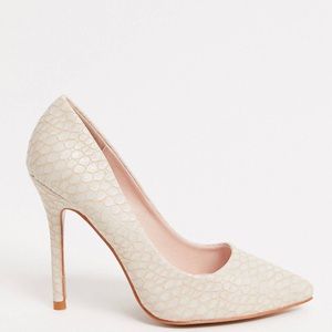 Wide-fit Pumps in Off White Croc - Size 7 *Worn Once*